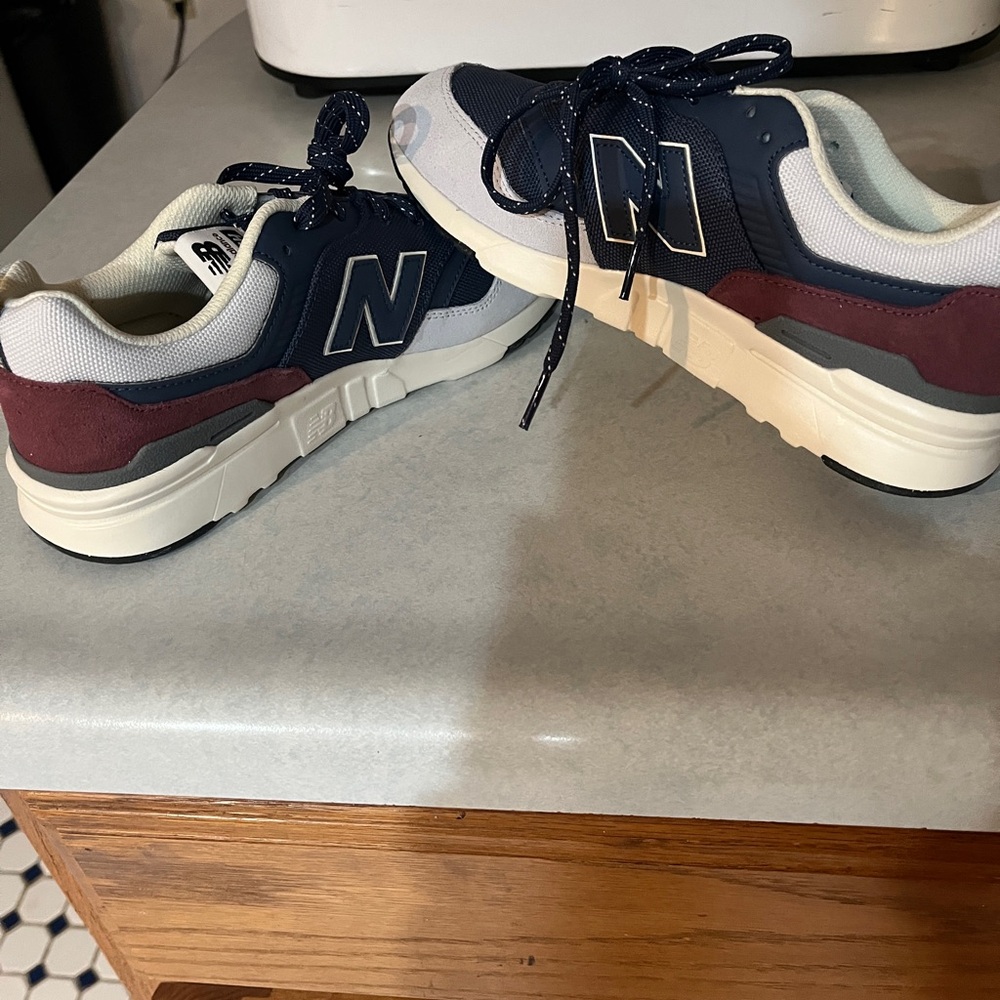 Brand new NB sneakers —size kids 7 and women’s 6.5